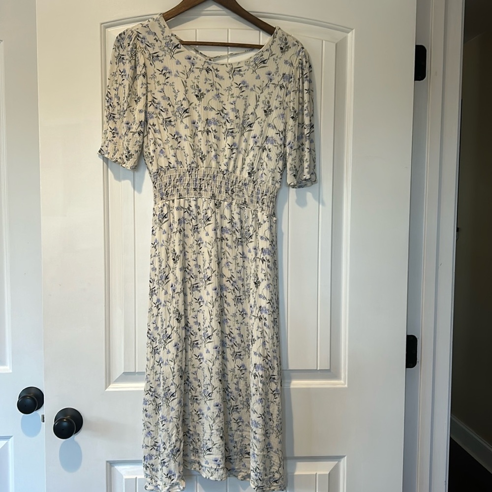 Gilli Off White Blue Floral Smocked Waist Dress - Picture 2 of 8